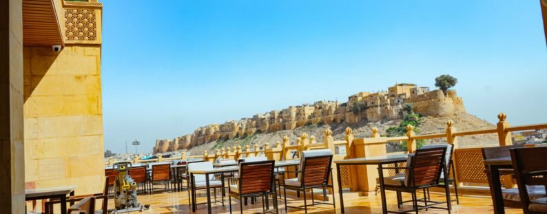 Roof top Restaurant fort View (1)