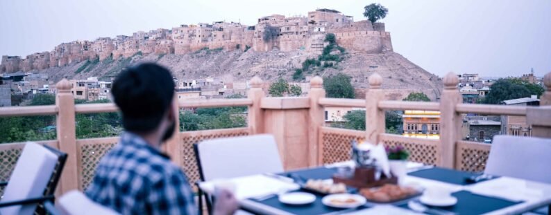 Roof top Restaurant fort View (3)